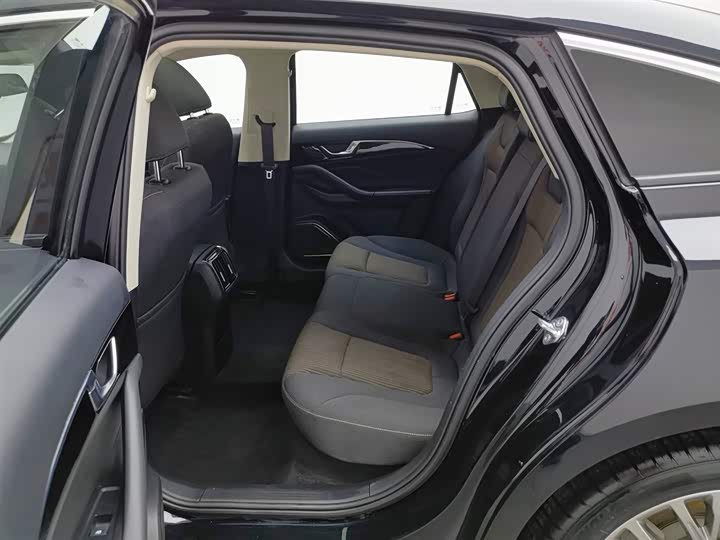 Фото 15 - Bestune B70