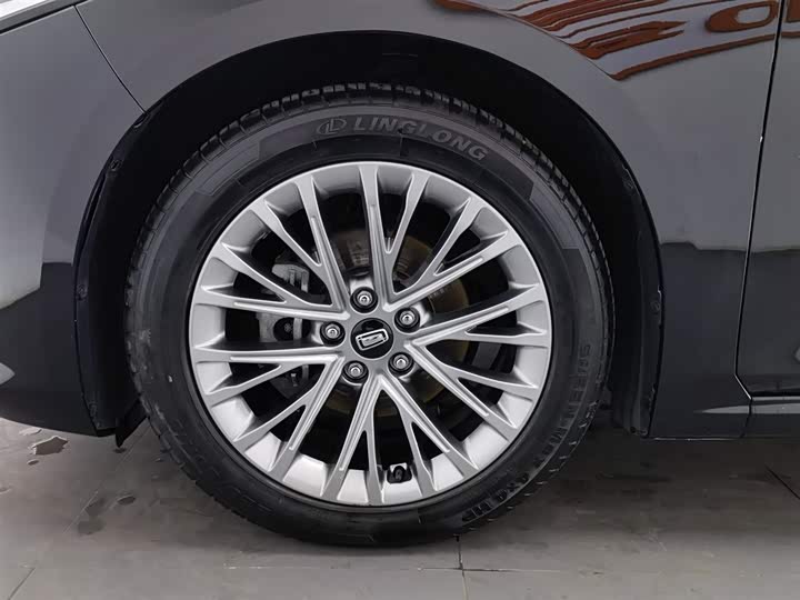 Фото 17 - Bestune B70