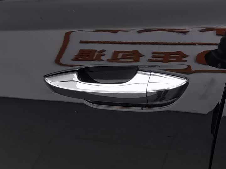 Фото 18 - Bestune B70