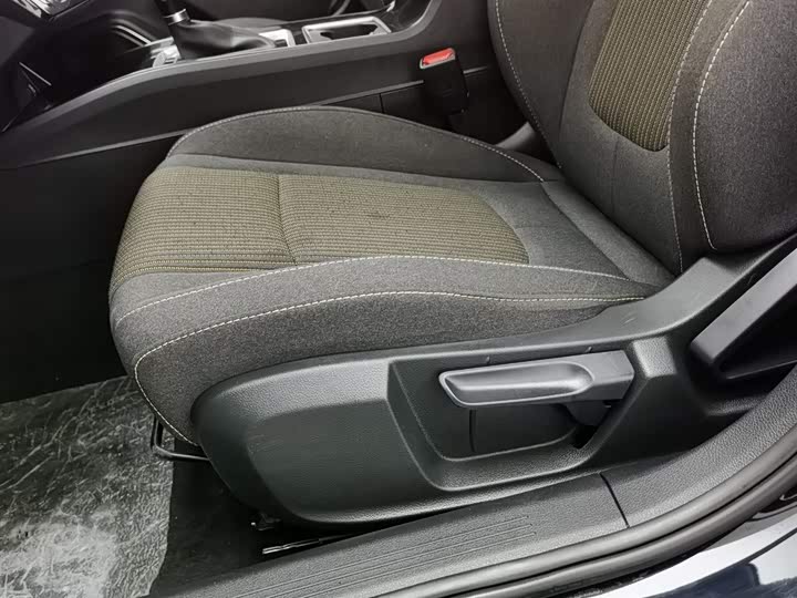 Фото 20 - Bestune B70