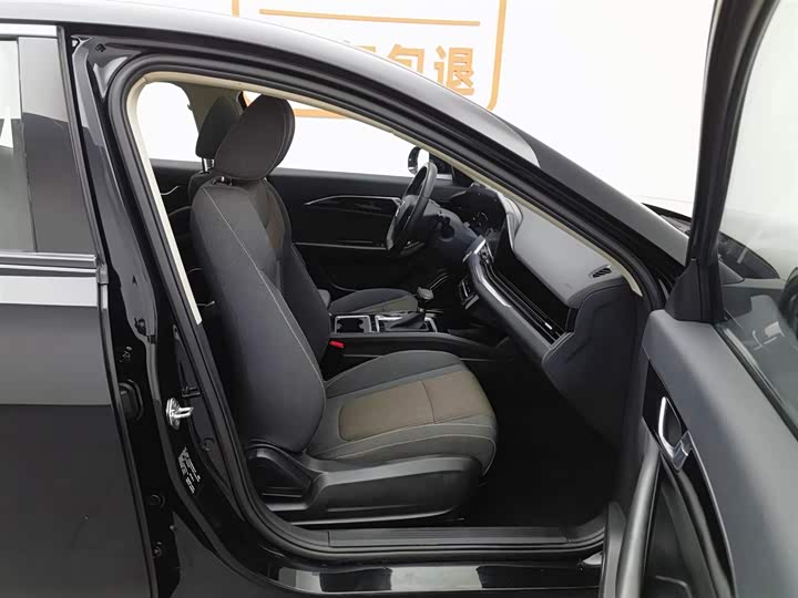 Фото 23 - Bestune B70