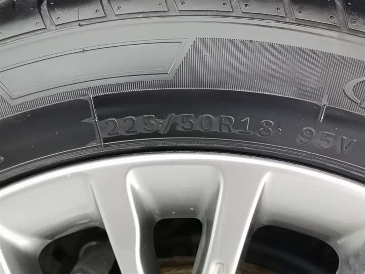 Фото 24 - Bestune B70