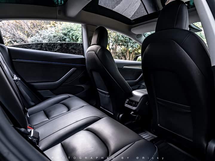 Фото 11 - Tesla Model 3