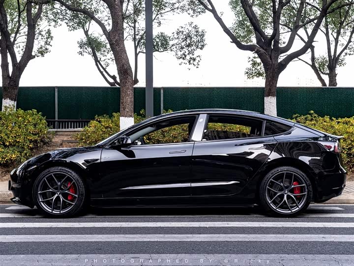 Фото 2 - Tesla Model 3