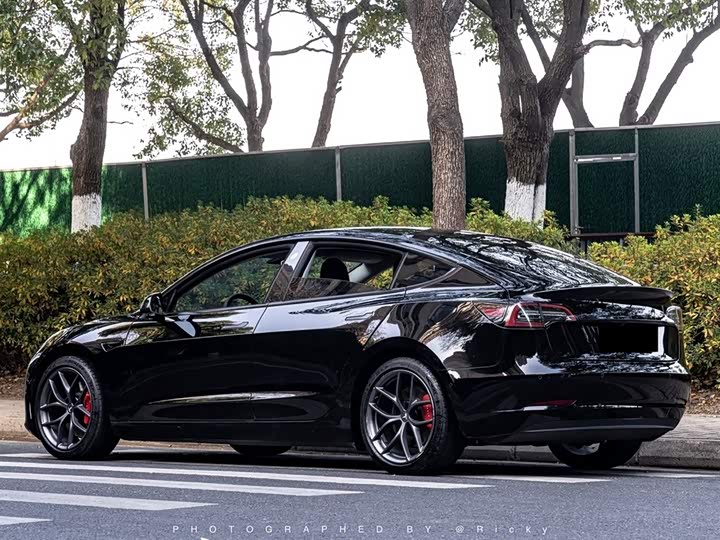 Фото 8 - Tesla Model 3