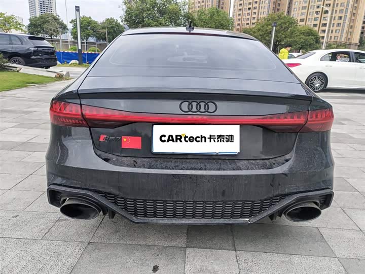 Фото 10 - Audi A7