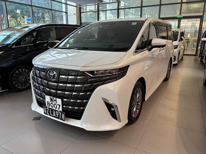 Фото 1 - Toyota Alphard