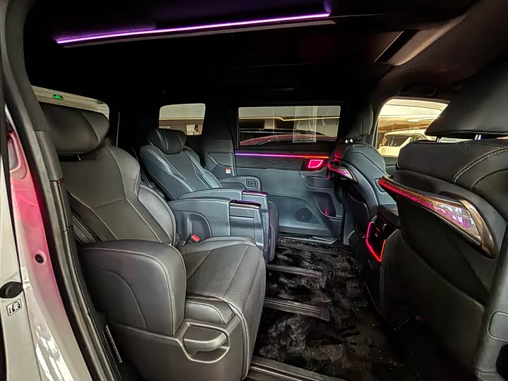 Фото 10 - Toyota Alphard