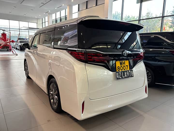 Фото 4 - Toyota Alphard