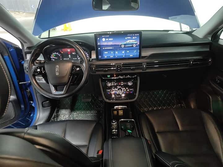 Фото 10 - Lincoln Corsair