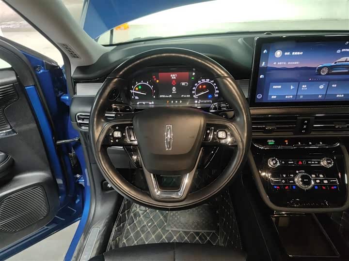 Фото 11 - Lincoln Corsair