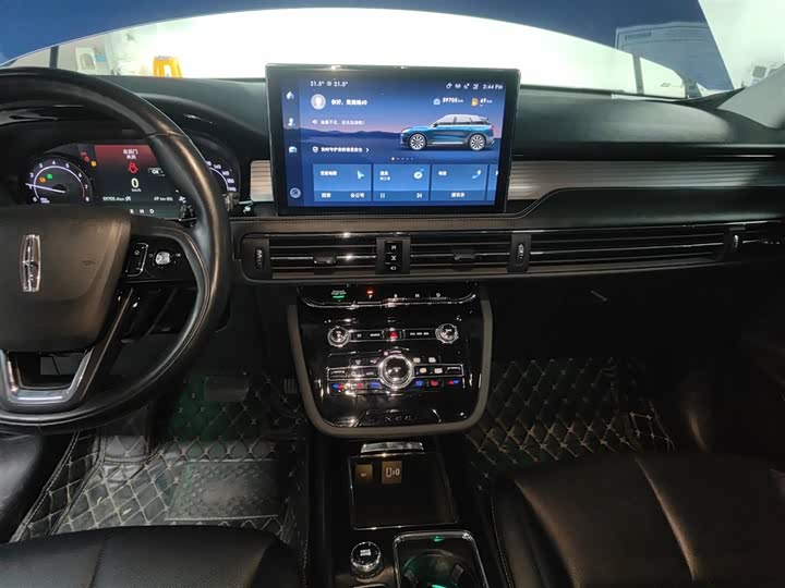 Фото 13 - Lincoln Corsair