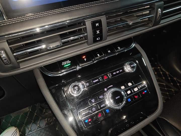 Фото 14 - Lincoln Corsair