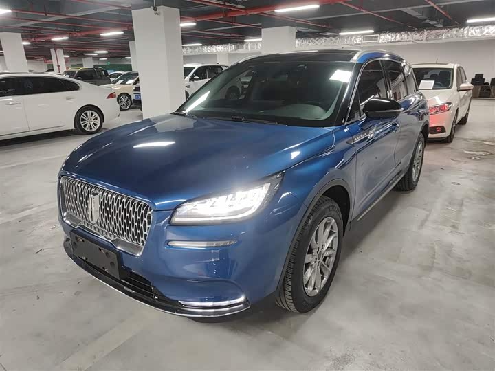 Фото 2 - Lincoln Corsair