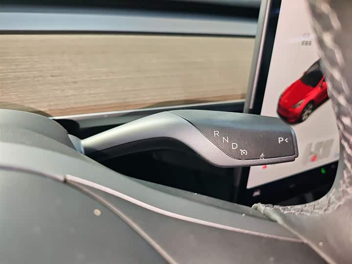 Фото 14 - Tesla Model Y