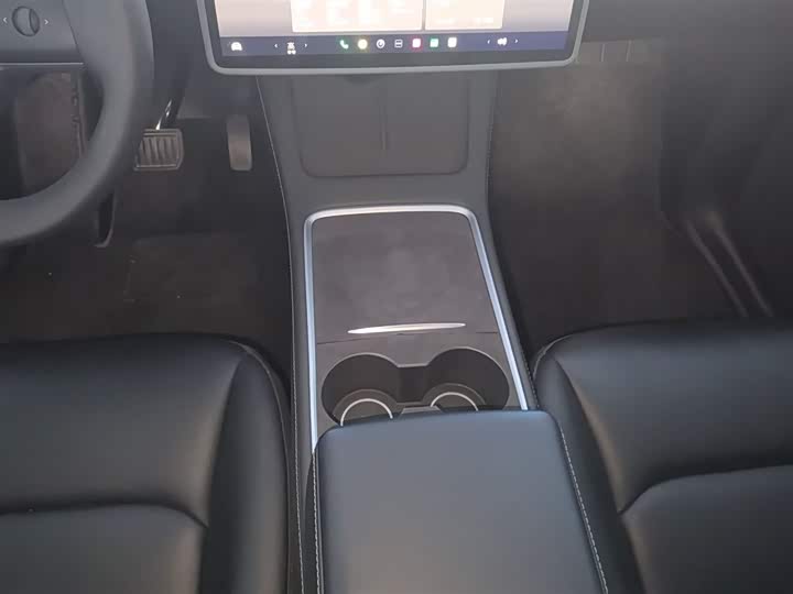 Фото 14 - Tesla Model Y