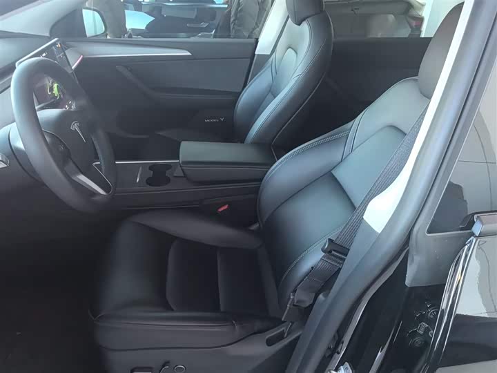 Фото 15 - Tesla Model Y