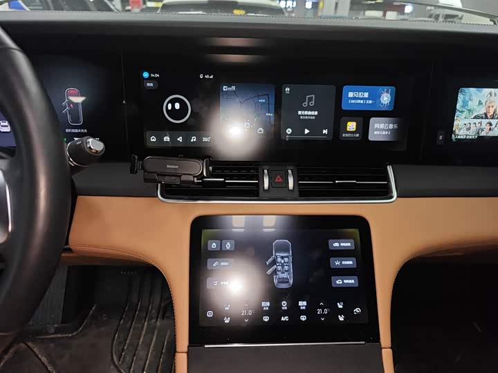 Фото 13 - LiXiang One