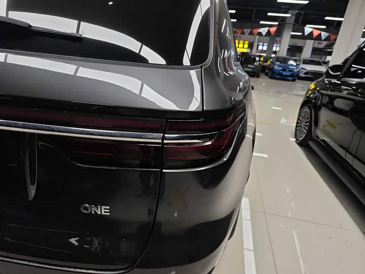 Фото 8 - LiXiang One