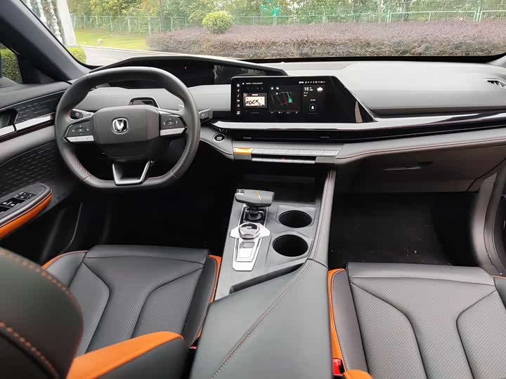 Фото 6 - Changan UNI-V