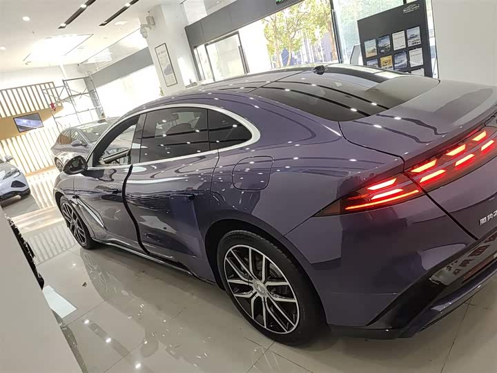 Фото 5 - Denza Z9