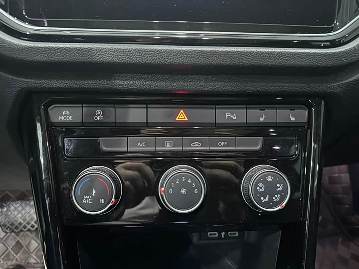 Фото 12 - Volkswagen T-Roc