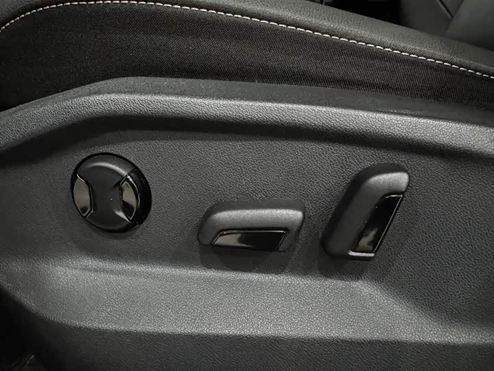 Фото 14 - Volkswagen T-Roc