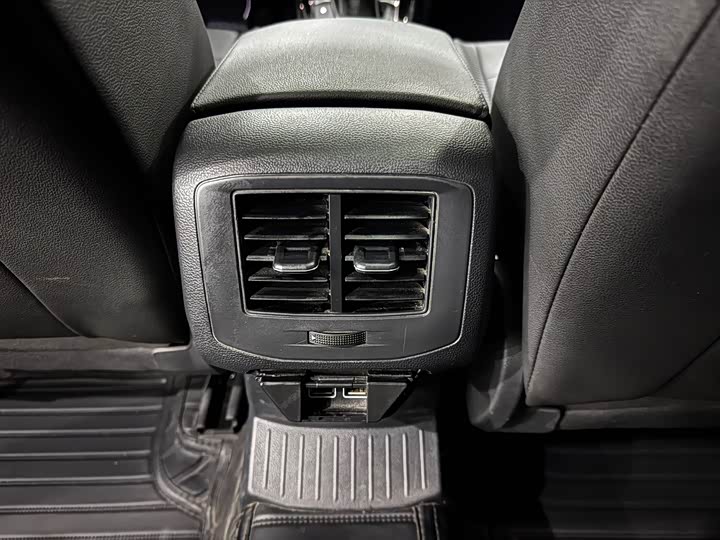 Фото 17 - Volkswagen T-Roc