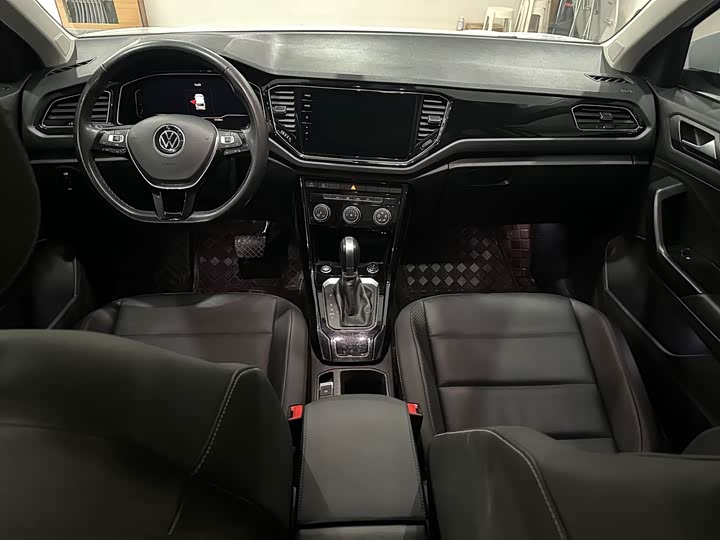 Фото 18 - Volkswagen T-Roc