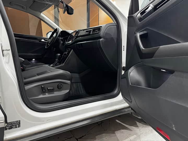 Фото 21 - Volkswagen T-Roc