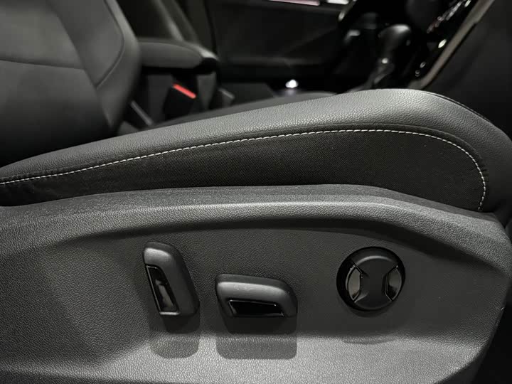 Фото 22 - Volkswagen T-Roc