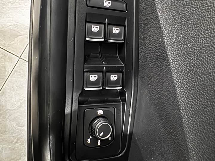 Фото 8 - Volkswagen T-Roc