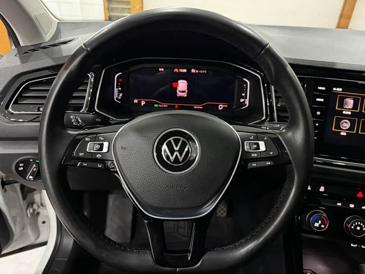 Фото 9 - Volkswagen T-Roc