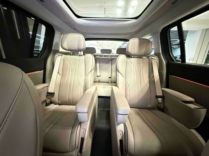 Фото 13 - XPeng X9