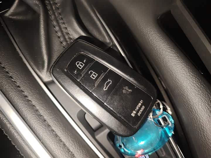 Фото 9 - Toyota Avalon