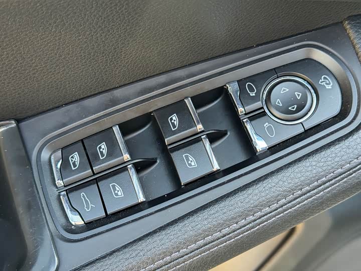 Фото 12 - Porsche Macan