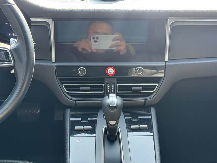 Фото 16 - Porsche Macan