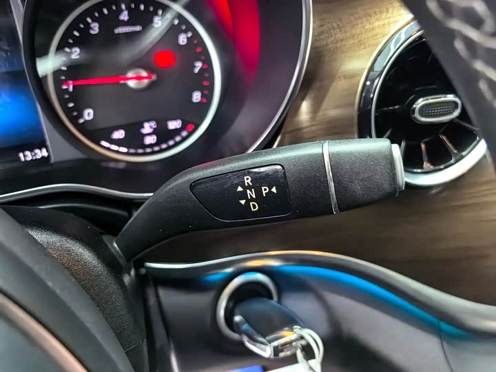 Фото 10 - Mercedes-Benz V-Class