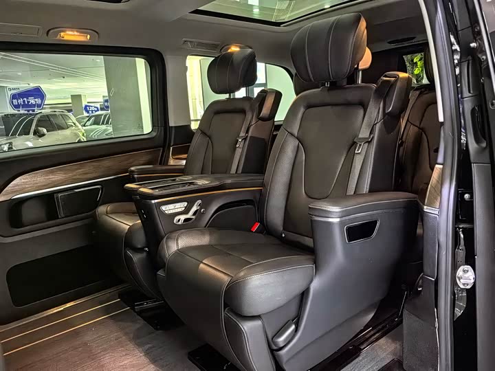 Фото 12 - Mercedes-Benz V-Class