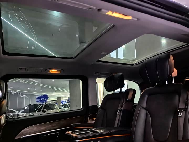 Фото 13 - Mercedes-Benz V-Class