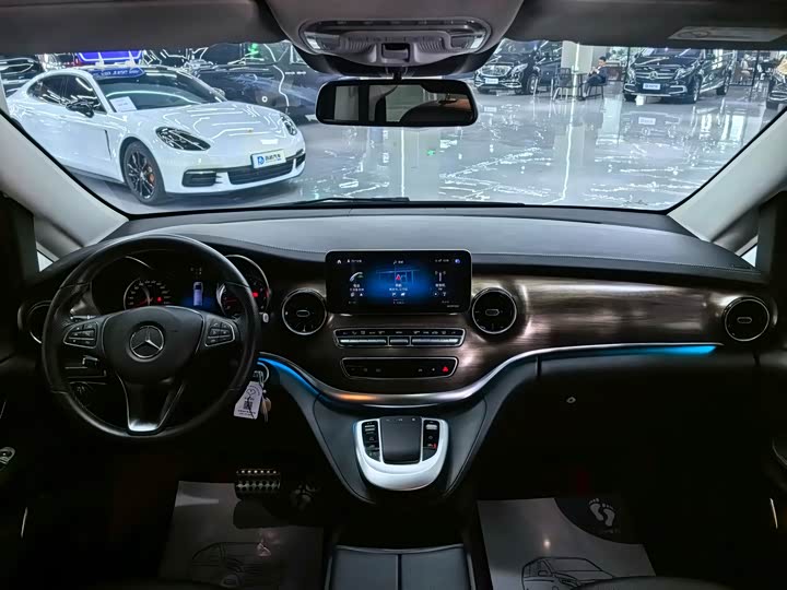 Фото 16 - Mercedes-Benz V-Class