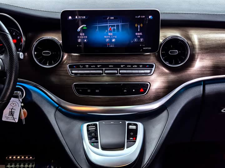 Фото 17 - Mercedes-Benz V-Class