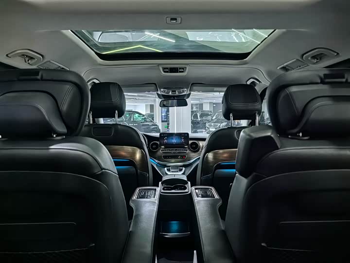 Фото 18 - Mercedes-Benz V-Class