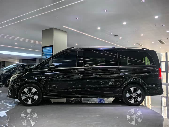 Фото 2 - Mercedes-Benz V-Class