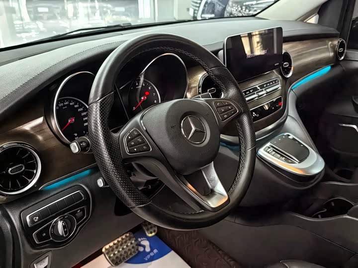 Фото 5 - Mercedes-Benz V-Class