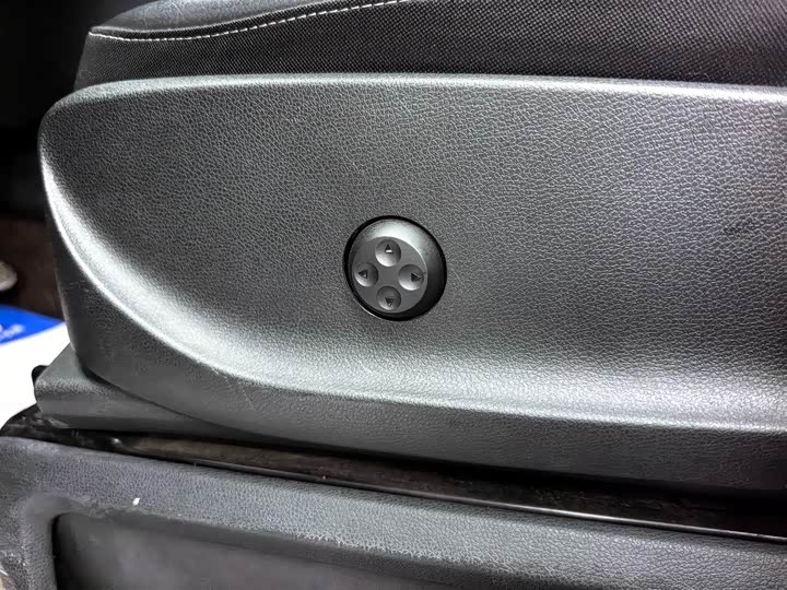 Фото 7 - Mercedes-Benz V-Class