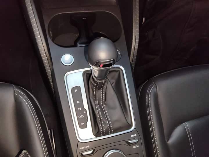 Фото 14 - Audi Q2L