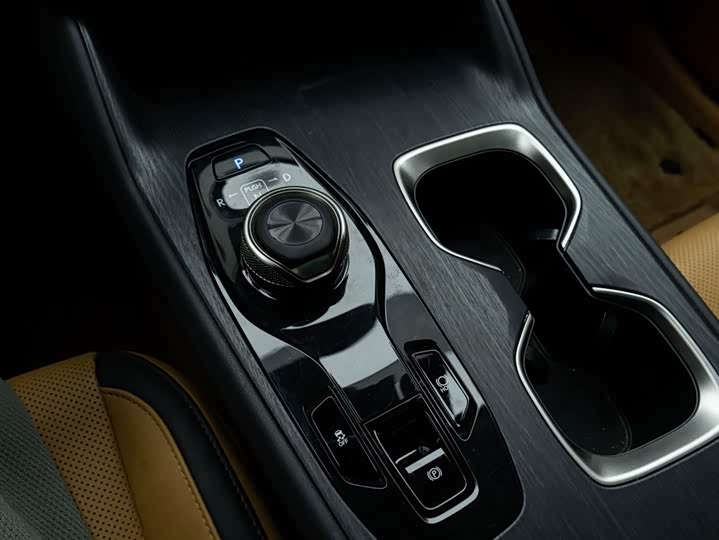 Фото 21 - Lexus RZ