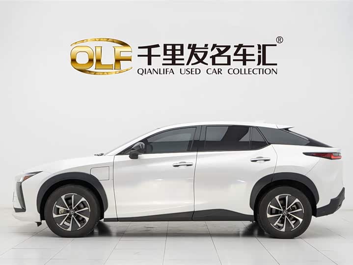 Фото 7 - Lexus RZ