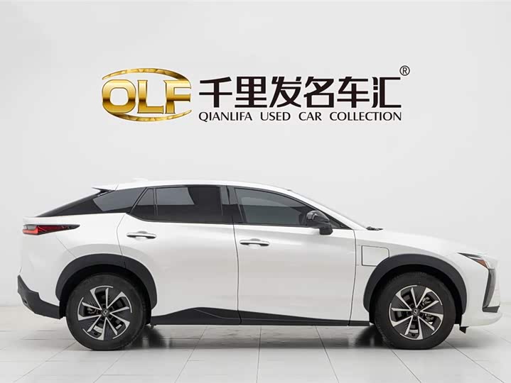 Фото 8 - Lexus RZ